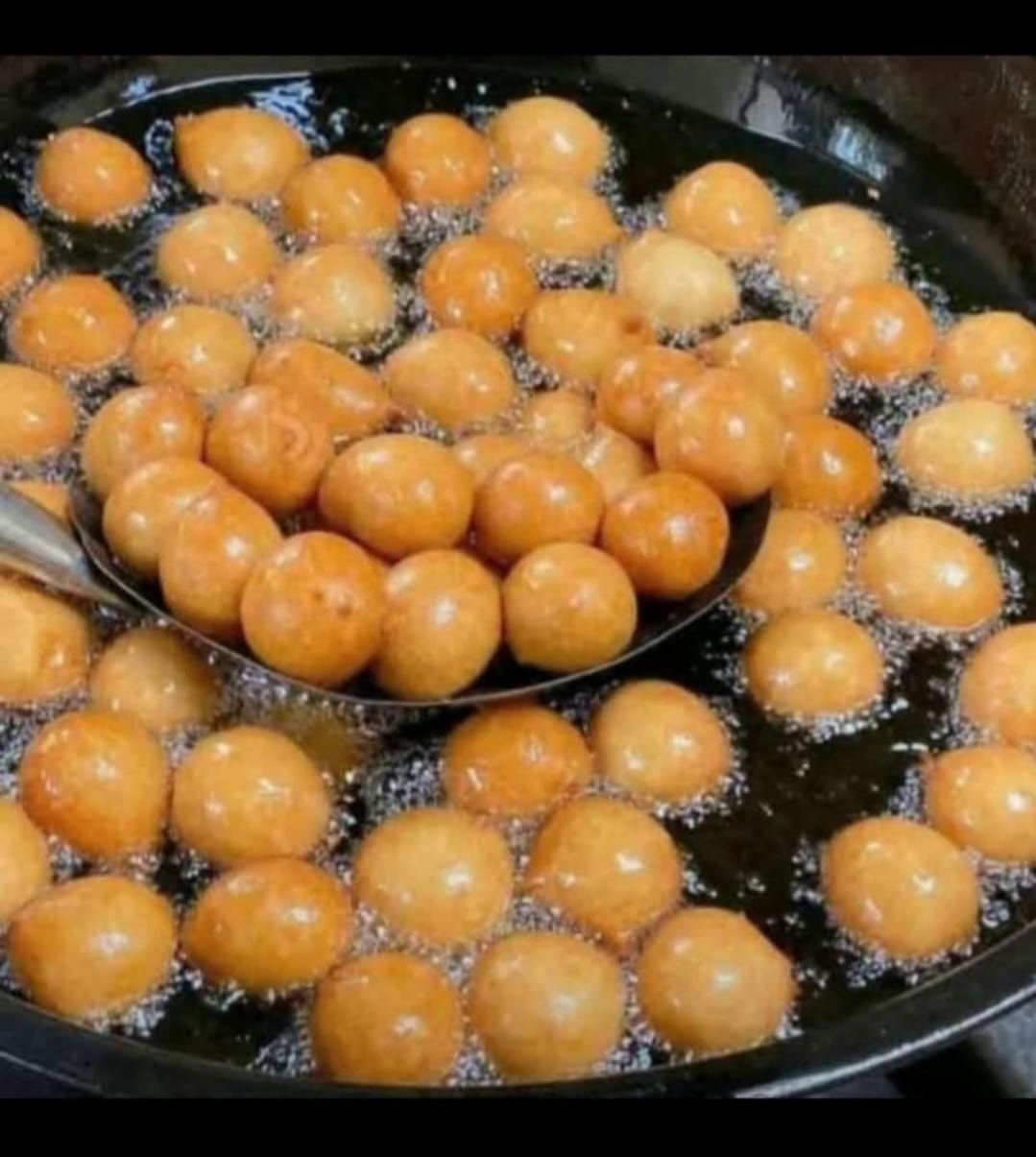 Small-batch dough frying in a pan